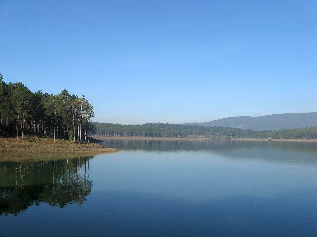 Tuyen Lam Lake