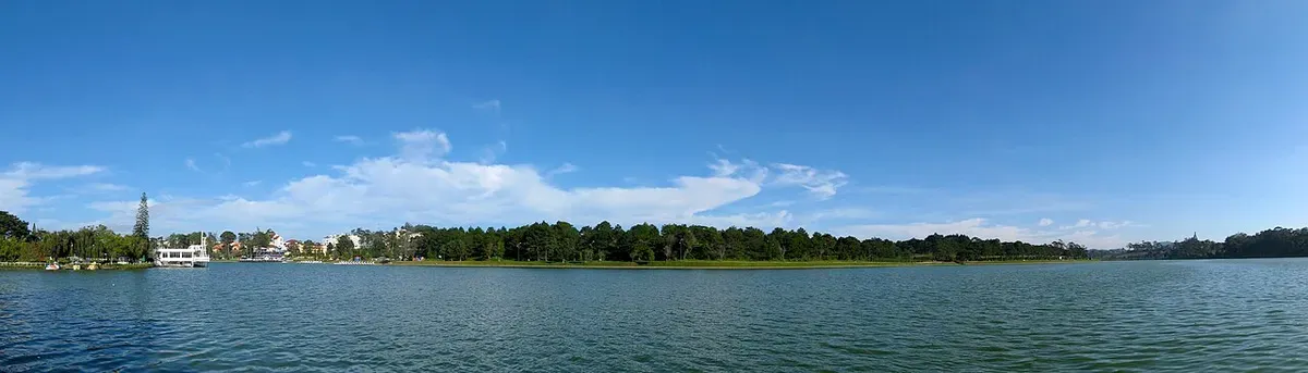Xuan Huong Lake